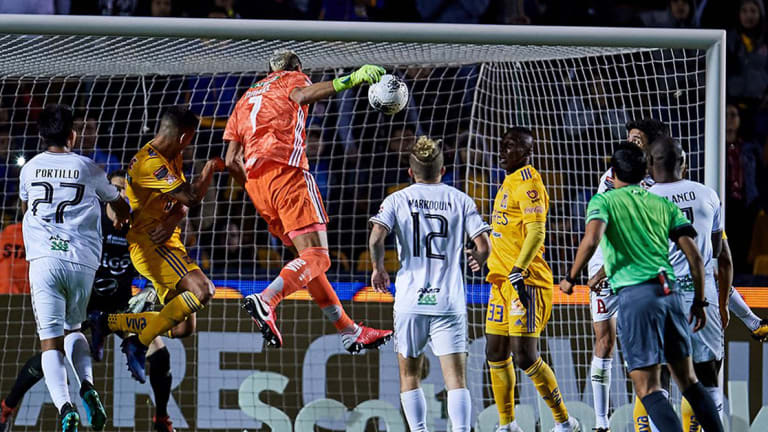 Los mexicanos sufren pero avanzan en Concachampions